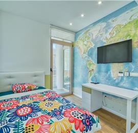 6 bedroom villa with pool and roof terrace, Sveti Stefan, sleeps 12